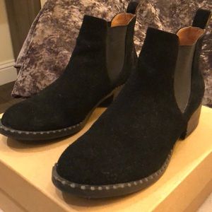 Gentle Souls (Kenneth Cole) suede booties